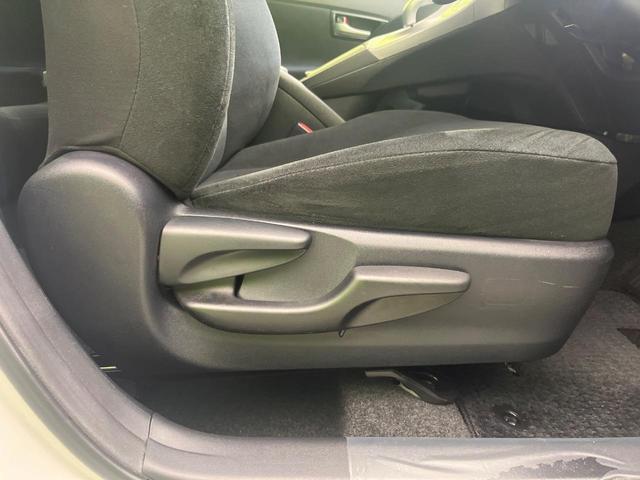 プリウス Ｓ　ＳＤナビ　バックカメラ　禁煙車　ＨＩＤヘッドライト　ＥＴＣ　オートエアコン　オートライト　スマートキー　電動格納ミラー　Ｂｌｕｅｔｏｏｔｈ再生　ＣＤ／ＤＶＤ再生　地デジ　プライバシーガラス（29枚目）