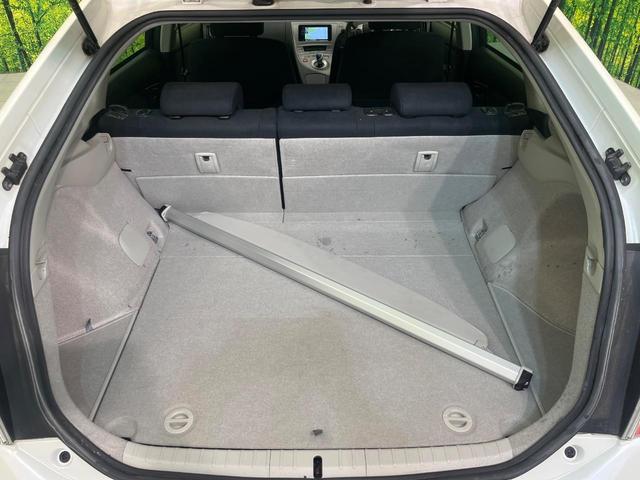 プリウス Ｓ　ＳＤナビ　バックカメラ　禁煙車　ＨＩＤヘッドライト　ＥＴＣ　オートエアコン　オートライト　スマートキー　電動格納ミラー　Ｂｌｕｅｔｏｏｔｈ再生　ＣＤ／ＤＶＤ再生　地デジ　プライバシーガラス（30枚目）