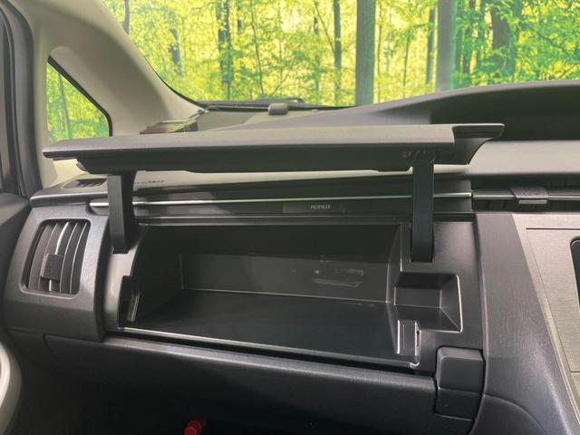 プリウス Ｓ　ＳＤナビ　バックカメラ　禁煙車　ＨＩＤヘッドライト　ＥＴＣ　オートエアコン　オートライト　スマートキー　電動格納ミラー　Ｂｌｕｅｔｏｏｔｈ再生　ＣＤ／ＤＶＤ再生　地デジ　プライバシーガラス（32枚目）