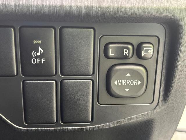 プリウス Ｓ　ＳＤナビ　バックカメラ　禁煙車　ＨＩＤヘッドライト　ＥＴＣ　オートエアコン　オートライト　スマートキー　電動格納ミラー　Ｂｌｕｅｔｏｏｔｈ再生　ＣＤ／ＤＶＤ再生　地デジ　プライバシーガラス（42枚目）