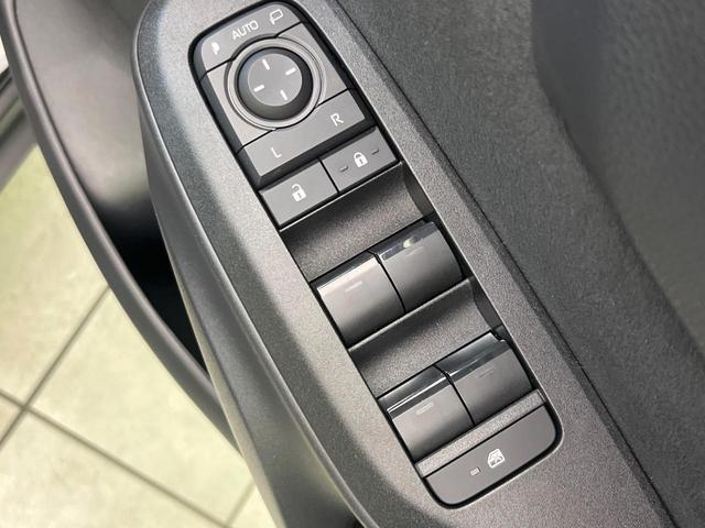 ヤリスクロス X SDナビ バックカメラ セーフティセンス レーダークルーズ 禁煙車 ETC ドラレコ Bluetooth再生 コーナーセンサー オートエアコン オートライト スマートキー 電動格納ミラー(40枚目)