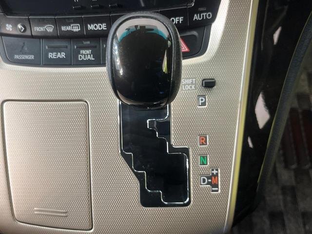 アルファード ２４０Ｓ　タイプゴールド　後席モニター　純正８型ナビ　バックカメラ　禁煙車　両側電動スライドドア　電動リアゲート　ハーフレザーシート　ＥＴＣ　ドラレコ　Ｂｌｕｅｔｏｏｔｈ再生　デュアルエアコン　ＨＩＤヘッドライト　フルセグ（24枚目）