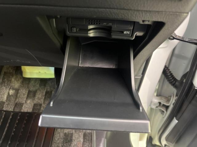 アルファード ２４０Ｓ　タイプゴールド　後席モニター　純正８型ナビ　バックカメラ　禁煙車　両側電動スライドドア　電動リアゲート　ハーフレザーシート　ＥＴＣ　ドラレコ　Ｂｌｕｅｔｏｏｔｈ再生　デュアルエアコン　ＨＩＤヘッドライト　フルセグ（31枚目）