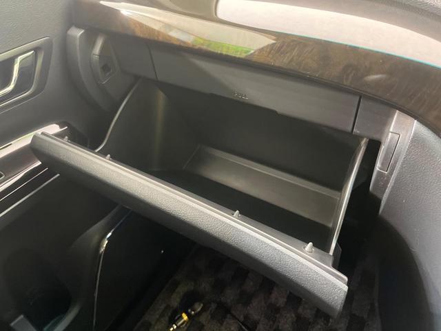 アルファード ２４０Ｓ　タイプゴールド　後席モニター　純正８型ナビ　バックカメラ　禁煙車　両側電動スライドドア　電動リアゲート　ハーフレザーシート　ＥＴＣ　ドラレコ　Ｂｌｕｅｔｏｏｔｈ再生　デュアルエアコン　ＨＩＤヘッドライト　フルセグ（33枚目）