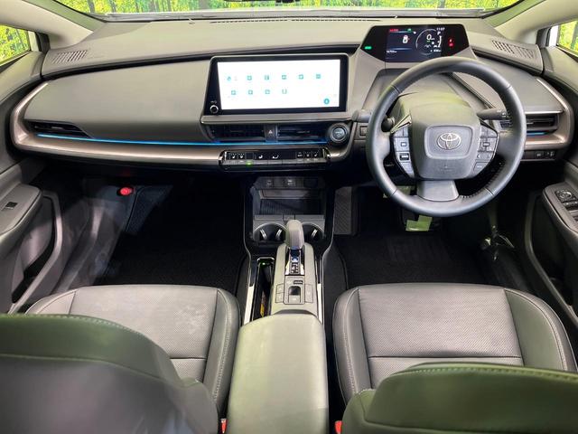 プリウス Z サンルーフ 純正12型ナビ 全周囲カメラ セーフティセンス レーダークルーズ 禁煙車 トヨタチームメイト 電動リアゲート シートベンチレーション ステアリングヒーター ブラインドスポットモニター(2枚目)