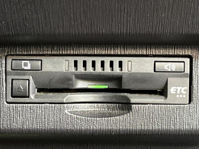 プリウスアルファ Sツーリングセレクション・G’s 純正ナビ バックカメラ 禁煙車 ハーフレザーシート LEDヘッド&フォグ 純正18インチAW ETC ドラレコ Bluetooth再生 フルセグ オートエアコン オートライト スマートキー(7枚目)