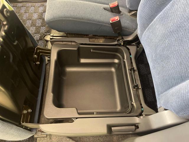 ワゴンＲ ＦＸ　禁煙車　キーレスエントリー　純正１３インチアルミ　ＣＤオーディオ　電動格納ミラー　プライバシーガラス　シートアンダーボックス　盗難防止装置　パワーステアリング　パワーウィンドウ　衝突安全ボディ（7枚目）