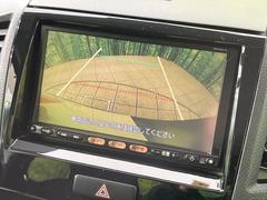 【バックカメラ】駐車時に後方がリアルタイム映像で確認できます。大型商業施設や立体駐車場での駐車時や、夜間のバック時に大活躍！運転スキルに関わらず、今や必須となった装備のひとつです！ 4