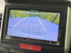 【バックカメラ】駐車時に後方がリアルタイム映像で確認できます。大型商業施設や立体駐車場での駐車時や、夜間のバック時に大活躍！運転スキルに関わらず、今や必須となった装備のひとつです！ 5