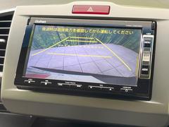 【バックカメラ】駐車時に後方がリアルタイム映像で確認できます。大型商業施設や立体駐車場での駐車時や、夜間のバック時に大活躍！運転スキルに関わらず、今や必須となった装備のひとつです！ 4