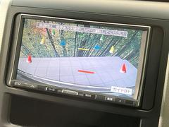 【バックカメラ】駐車時に後方がリアルタイム映像で確認できます。大型商業施設や立体駐車場での駐車時や、夜間のバック時に大活躍！運転スキルに関わらず、今や必須となった装備のひとつです！ 4