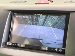 【バックカメラ】駐車時に後方がリアルタイム映像で確認できます。大型商業施設や立体駐車場での駐車時や、夜間のバック時に大活躍！運転スキルに関わらず、今や必須となった装備のひとつです！ 4