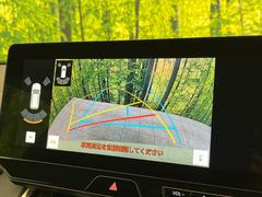 【バックカメラ】駐車時に後方がリアルタイム映像で確認できます。大型商業施設や立体駐車場での駐車時や、夜間のバック時に大活躍！運転スキルに関わらず、今や必須となった装備のひとつです！ 4