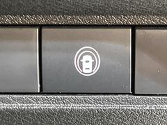 【インテリジェントエマージェンシーブレーキ】フロントカメラで前方の車両や歩行者を検知。衝突しそうな時は衝突被害軽減ブレーキが作動、衝突回避をサポート。より安全にドライブをお楽しみいただけます。 3