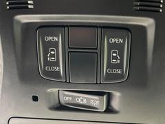 【フリップダウンモニター】大画面モニターで後席でもエンタメをお楽しみいただけます。小さなお子様にも大人気の装備です♪ 5