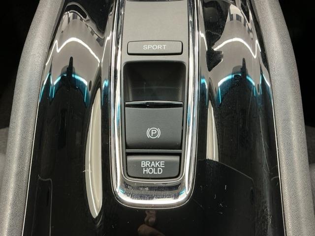 ヴェゼル ハイブリッドＸ・ホンダセンシング　ホンダ認定中古車　レンタカーアップ　Ａクルーズ　Ｂモニ　スマキー　オートエアコン　ＶＳＡ　ＬＥＤヘッドライト　ＥＴＣ車載器　カーテンエアバッグ　ＡＢＳ　パワーウィンドウ　Ｗエアバッグ　キーレス　ＳＲＳ（10枚目）