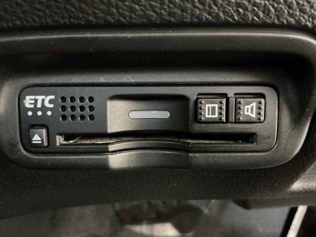 ヴェゼル ハイブリッドＸ・ホンダセンシング　ホンダ認定中古車　レンタカーアップ　Ａクルーズ　Ｂモニ　スマキー　オートエアコン　ＶＳＡ　ＬＥＤヘッドライト　ＥＴＣ車載器　カーテンエアバッグ　ＡＢＳ　パワーウィンドウ　Ｗエアバッグ　キーレス　ＳＲＳ（13枚目）
