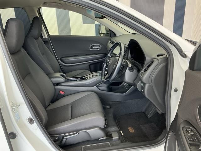 ヴェゼル ハイブリッドＸ・ホンダセンシング　ホンダ認定中古車　レンタカーアップ　Ａクルーズ　Ｂモニ　スマキー　オートエアコン　ＶＳＡ　ＬＥＤヘッドライト　ＥＴＣ車載器　カーテンエアバッグ　ＡＢＳ　パワーウィンドウ　Ｗエアバッグ　キーレス　ＳＲＳ（14枚目）