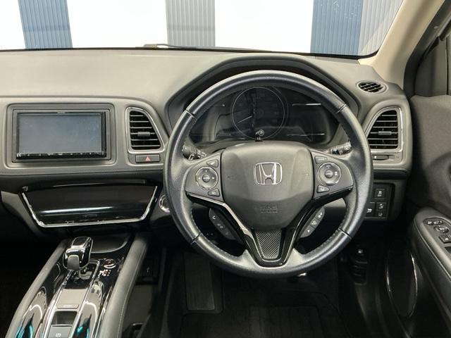 ヴェゼル ハイブリッドＸ・ホンダセンシング　ホンダ認定中古車　レンタカーアップ　Ａクルーズ　Ｂモニ　スマキー　オートエアコン　ＶＳＡ　ＬＥＤヘッドライト　ＥＴＣ車載器　カーテンエアバッグ　ＡＢＳ　パワーウィンドウ　Ｗエアバッグ　キーレス　ＳＲＳ（16枚目）