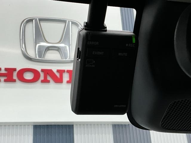 ヴェゼル ｅ：ＨＥＶＸ　ホンダ認定中古車　純正ドラレコ前後　前後障害物センサー　ＡＡＣ　１オーナ　イモビライザー　スマ－トキ－　誤発進抑制　ＰＷ　リアカメラ　クルコン　ＥＳＣ　ＥＴＣ装備　キーフリー　ＬＥＤヘッドランプ　ＰＳ（6枚目）