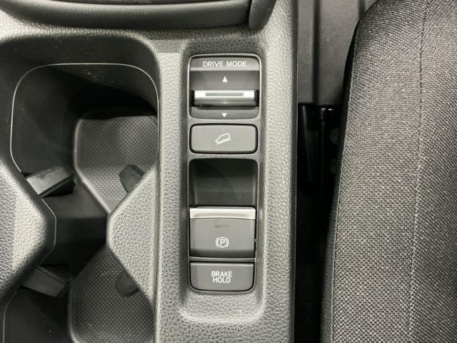 ヴェゼル ｅ：ＨＥＶＸ　ホンダ認定中古車　純正ドラレコ前後　前後障害物センサー　ＡＡＣ　１オーナ　イモビライザー　スマ－トキ－　誤発進抑制　ＰＷ　リアカメラ　クルコン　ＥＳＣ　ＥＴＣ装備　キーフリー　ＬＥＤヘッドランプ　ＰＳ（10枚目）
