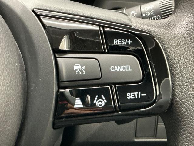 ヴェゼル ｅ：ＨＥＶＸ　ホンダ認定中古車　純正ドラレコ前後　前後障害物センサー　ＡＡＣ　１オーナ　イモビライザー　スマ－トキ－　誤発進抑制　ＰＷ　リアカメラ　クルコン　ＥＳＣ　ＥＴＣ装備　キーフリー　ＬＥＤヘッドランプ　ＰＳ（13枚目）