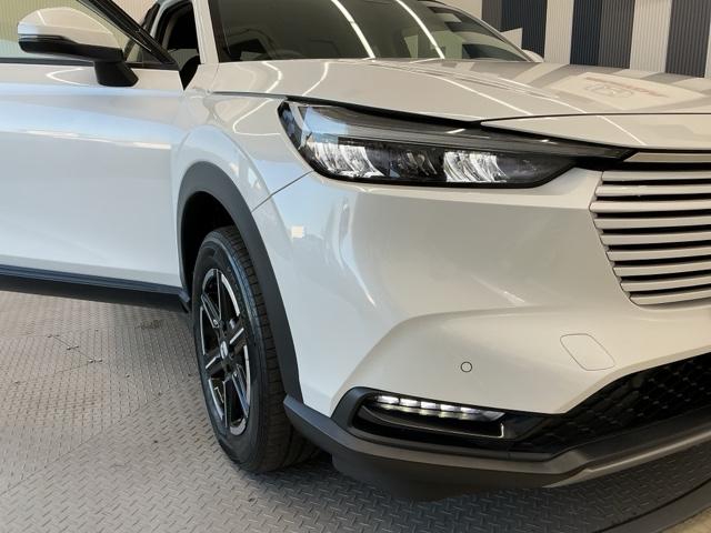 ヴェゼル ｅ：ＨＥＶＸ　ホンダ認定中古車　純正ドラレコ前後　前後障害物センサー　ＡＡＣ　１オーナ　イモビライザー　スマ－トキ－　誤発進抑制　ＰＷ　リアカメラ　クルコン　ＥＳＣ　ＥＴＣ装備　キーフリー　ＬＥＤヘッドランプ　ＰＳ（23枚目）