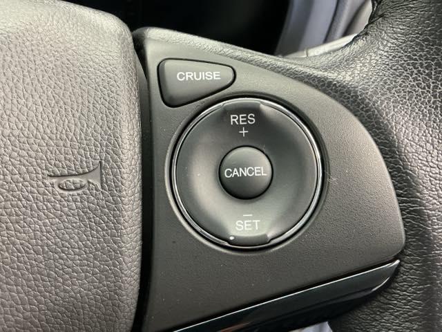ヴェゼル Ｘ　ホンダ認定中古車　バックカメラ　ＥＴＣ　追突軽減ブレーキ　地ＴＶ　リアカメラ　ＤＶＤ再生　スマ－トキ－　ＵＳＢ　記録簿　サイドエアバッグ　ナビ＆ＴＶ　パワーウィンドウ　盗難防止システム　横滑り防止（6枚目）