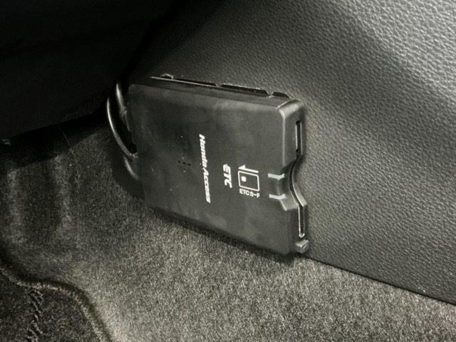 ヴェゼル Ｘ　ホンダ認定中古車　バックカメラ　ＥＴＣ　追突軽減ブレーキ　地ＴＶ　リアカメラ　ＤＶＤ再生　スマ－トキ－　ＵＳＢ　記録簿　サイドエアバッグ　ナビ＆ＴＶ　パワーウィンドウ　盗難防止システム　横滑り防止（13枚目）