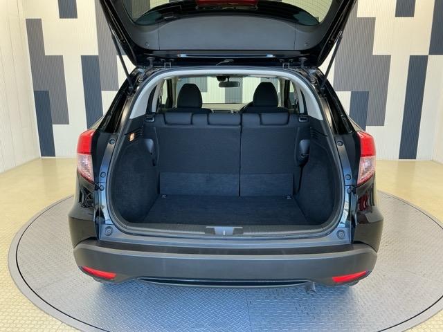 ヴェゼル Ｘ　ホンダ認定中古車　バックカメラ　ＥＴＣ　追突軽減ブレーキ　地ＴＶ　リアカメラ　ＤＶＤ再生　スマ－トキ－　ＵＳＢ　記録簿　サイドエアバッグ　ナビ＆ＴＶ　パワーウィンドウ　盗難防止システム　横滑り防止（19枚目）