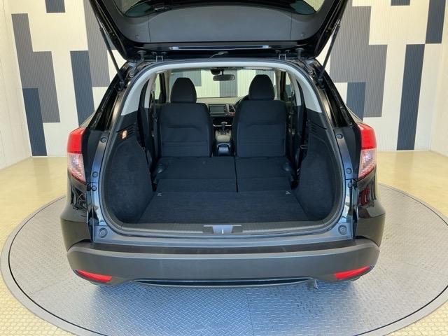 ヴェゼル Ｘ　ホンダ認定中古車　バックカメラ　ＥＴＣ　追突軽減ブレーキ　地ＴＶ　リアカメラ　ＤＶＤ再生　スマ－トキ－　ＵＳＢ　記録簿　サイドエアバッグ　ナビ＆ＴＶ　パワーウィンドウ　盗難防止システム　横滑り防止（20枚目）