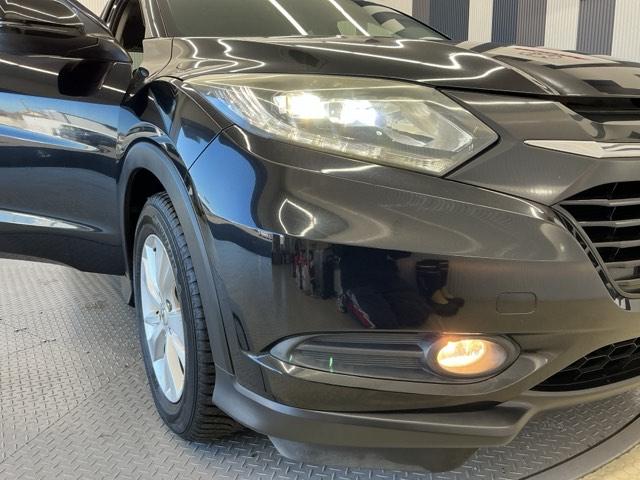 ヴェゼル Ｘ　ホンダ認定中古車　バックカメラ　ＥＴＣ　追突軽減ブレーキ　地ＴＶ　リアカメラ　ＤＶＤ再生　スマ－トキ－　ＵＳＢ　記録簿　サイドエアバッグ　ナビ＆ＴＶ　パワーウィンドウ　盗難防止システム　横滑り防止（21枚目）