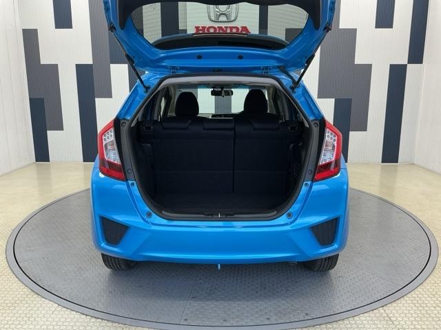 フィットハイブリッド Ｆパッケージ　ホンダ認定中古車　社外ドラレコ前　ＥＴＣ　盗難警報装置　ワンオ－ナ－車　記録簿有り　ＡＵＴＯエアコン　Ｄレコ　助手席エアバック　ＥＣＯＮ　リヤカメラ　ＡＢＳ付　横滑り防止システム　キーレスエントリー（18枚目）