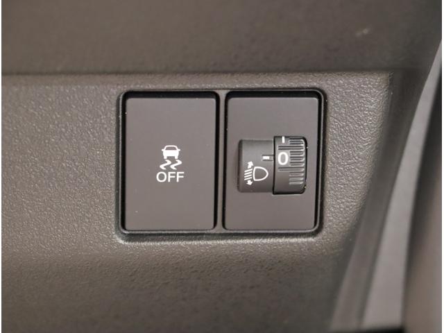 N-BOXカスタム ターボ イモビライザー 衝突被害軽減 ベンチシート キーフリー Pセンサー ESC パワステ DVD再生 両席エアバック サイドエアバッグ ターボ車 USB接続 Aライト スマキー パワーウィンドウ(31枚目)