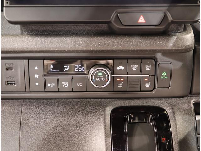 N-BOXカスタム ターボ イモビライザー 衝突被害軽減 ベンチシート キーフリー Pセンサー ESC パワステ DVD再生 両席エアバック サイドエアバッグ ターボ車 USB接続 Aライト スマキー パワーウィンドウ(32枚目)