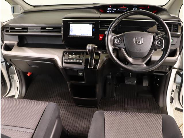 ステップワゴンスパーダ スパーダ 横滑り防止 スマキー ナビ&TV Bモニター サイドエアバック キーレス ECON オートクルーズ LEDライト 盗難防止 Wエアバッグ DVD PS 3列シート ABS ETC タ-ボ(3枚目)