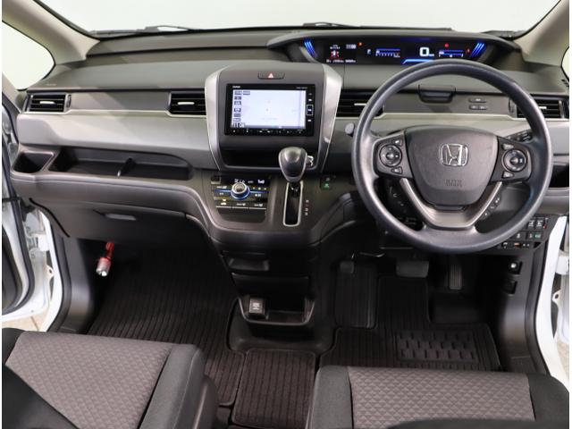 フリード＋ Ｇ・ホンダセンシング　プリクラッシュ　Ｂモニター　両側オートスライドドア　パワーウインド　スマートキー　両席エアバック　ＰＳ　フルセグ　アイドリングＳ　盗難警報装置　クルコン　横滑り防止機能　ＤＶＤ（3枚目）