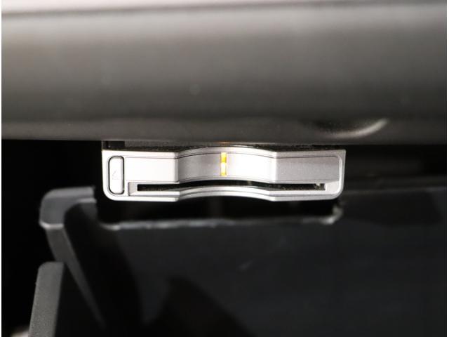 ヴェゼル ハイブリッドX クリソナ リヤカメラ ETC付き Aクルーズ セキュリティアラーム VSA アイドリングSTOP ナビTV スマートキ USB接続 サイドエアバッグ DVD再生機能 LEDライト PS(6枚目)