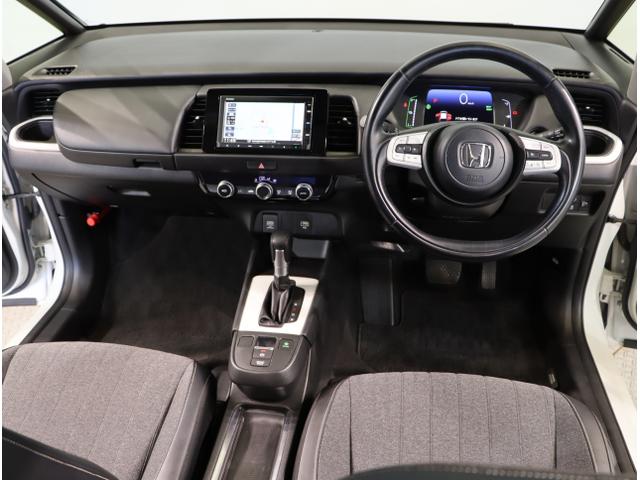 フィット ｅ：ＨＥＶホーム　前後誤発進抑制機能　クリソナ　助手席エアバッグ　運転席エアバッグ　アイドリングストップ　ＬＥＤライト　ＵＳＢ接続　バックカメラ　ＡＢＳ　サイドエアバッグ　オートクルーズコントロール（2枚目）