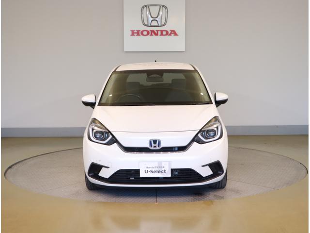 フィット ｅ：ＨＥＶホーム　前後誤発進抑制機能　クリソナ　助手席エアバッグ　運転席エアバッグ　アイドリングストップ　ＬＥＤライト　ＵＳＢ接続　バックカメラ　ＡＢＳ　サイドエアバッグ　オートクルーズコントロール（5枚目）