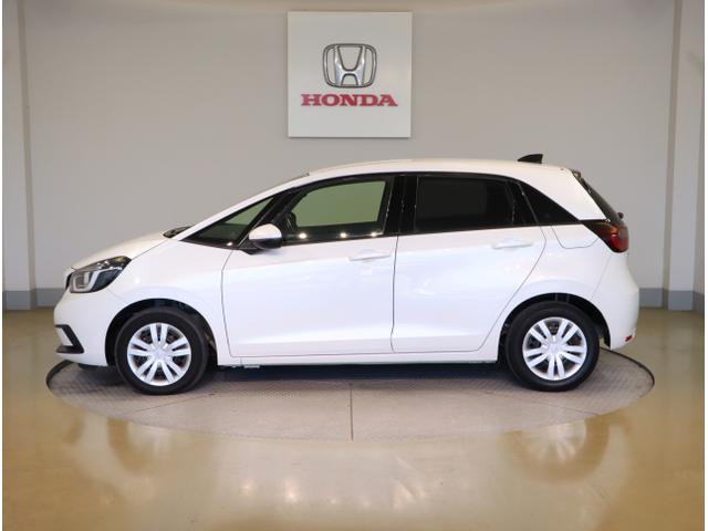 フィット ｅ：ＨＥＶホーム　前後誤発進抑制機能　クリソナ　助手席エアバッグ　運転席エアバッグ　アイドリングストップ　ＬＥＤライト　ＵＳＢ接続　バックカメラ　ＡＢＳ　サイドエアバッグ　オートクルーズコントロール（7枚目）