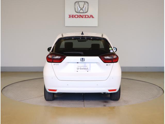 フィット ｅ：ＨＥＶホーム　前後誤発進抑制機能　クリソナ　助手席エアバッグ　運転席エアバッグ　アイドリングストップ　ＬＥＤライト　ＵＳＢ接続　バックカメラ　ＡＢＳ　サイドエアバッグ　オートクルーズコントロール（9枚目）