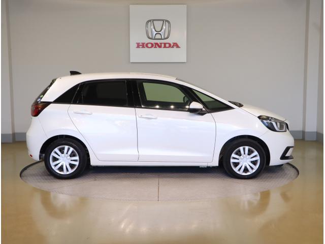 フィット ｅ：ＨＥＶホーム　前後誤発進抑制機能　クリソナ　助手席エアバッグ　運転席エアバッグ　アイドリングストップ　ＬＥＤライト　ＵＳＢ接続　バックカメラ　ＡＢＳ　サイドエアバッグ　オートクルーズコントロール（11枚目）