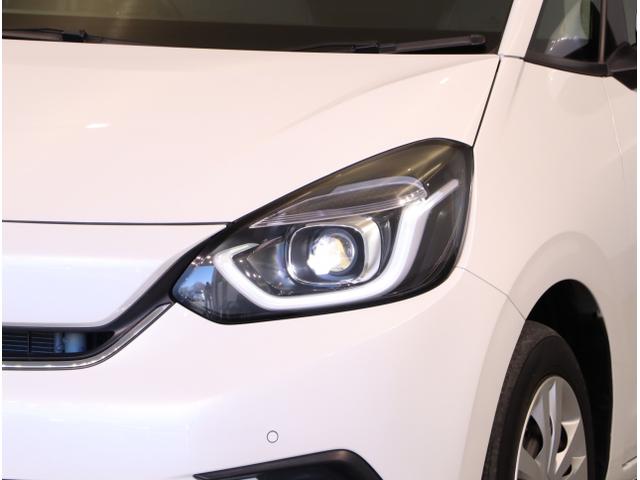 フィット ｅ：ＨＥＶホーム　前後誤発進抑制機能　クリソナ　助手席エアバッグ　運転席エアバッグ　アイドリングストップ　ＬＥＤライト　ＵＳＢ接続　バックカメラ　ＡＢＳ　サイドエアバッグ　オートクルーズコントロール（14枚目）