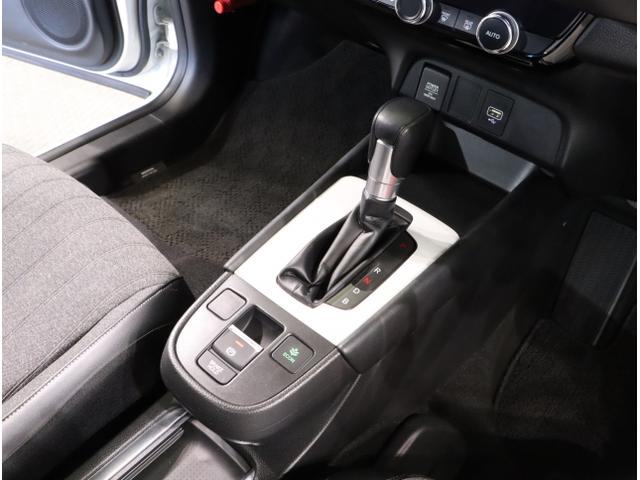 フィット ｅ：ＨＥＶホーム　前後誤発進抑制機能　クリソナ　助手席エアバッグ　運転席エアバッグ　アイドリングストップ　ＬＥＤライト　ＵＳＢ接続　バックカメラ　ＡＢＳ　サイドエアバッグ　オートクルーズコントロール（19枚目）