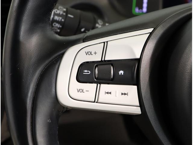 フィット ｅ：ＨＥＶホーム　前後誤発進抑制機能　クリソナ　助手席エアバッグ　運転席エアバッグ　アイドリングストップ　ＬＥＤライト　ＵＳＢ接続　バックカメラ　ＡＢＳ　サイドエアバッグ　オートクルーズコントロール（31枚目）