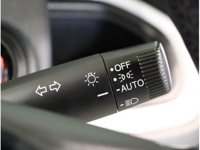 フィット ｅ：ＨＥＶホーム　前後誤発進抑制機能　クリソナ　助手席エアバッグ　運転席エアバッグ　アイドリングストップ　ＬＥＤライト　ＵＳＢ接続　バックカメラ　ＡＢＳ　サイドエアバッグ　オートクルーズコントロール（32枚目）