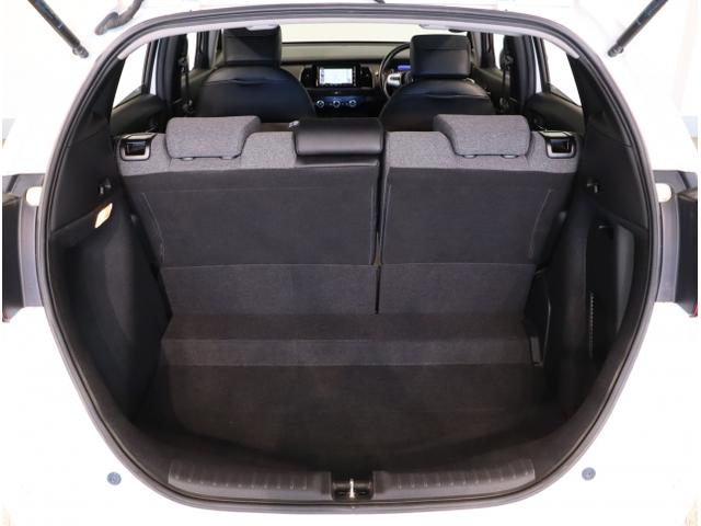 フィット ｅ：ＨＥＶホーム　前後誤発進抑制機能　クリソナ　助手席エアバッグ　運転席エアバッグ　アイドリングストップ　ＬＥＤライト　ＵＳＢ接続　バックカメラ　ＡＢＳ　サイドエアバッグ　オートクルーズコントロール（39枚目）