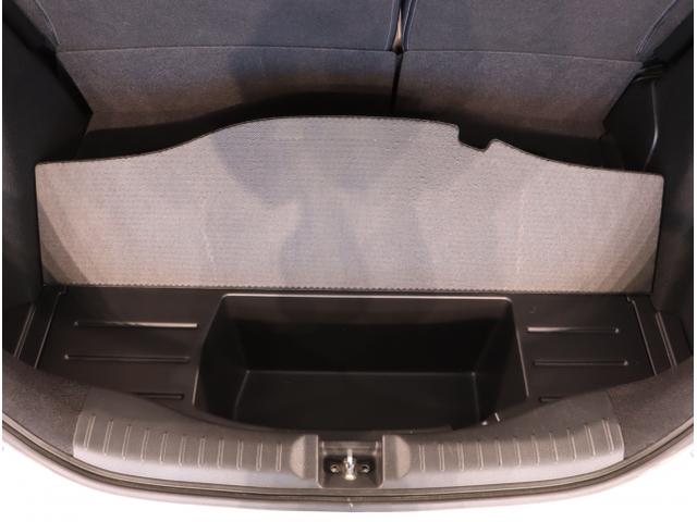 フィット ｅ：ＨＥＶホーム　前後誤発進抑制機能　クリソナ　助手席エアバッグ　運転席エアバッグ　アイドリングストップ　ＬＥＤライト　ＵＳＢ接続　バックカメラ　ＡＢＳ　サイドエアバッグ　オートクルーズコントロール（41枚目）