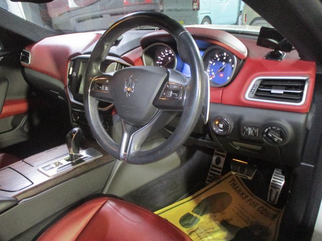 ギブリ ベースグレード 赤革 サンルーフ 右ハンドル ターボ 純正ナビ TV Bluetooth バックカメラ シートヒーター(6枚目)